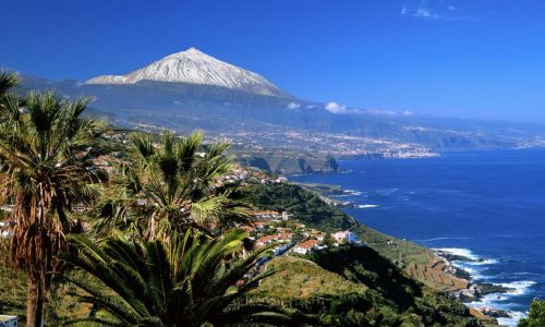Blick-auf-Orotaval-und-Teide-Puerto-de-la-Cruz-Teneriffa-Kanarische-Inseln-S